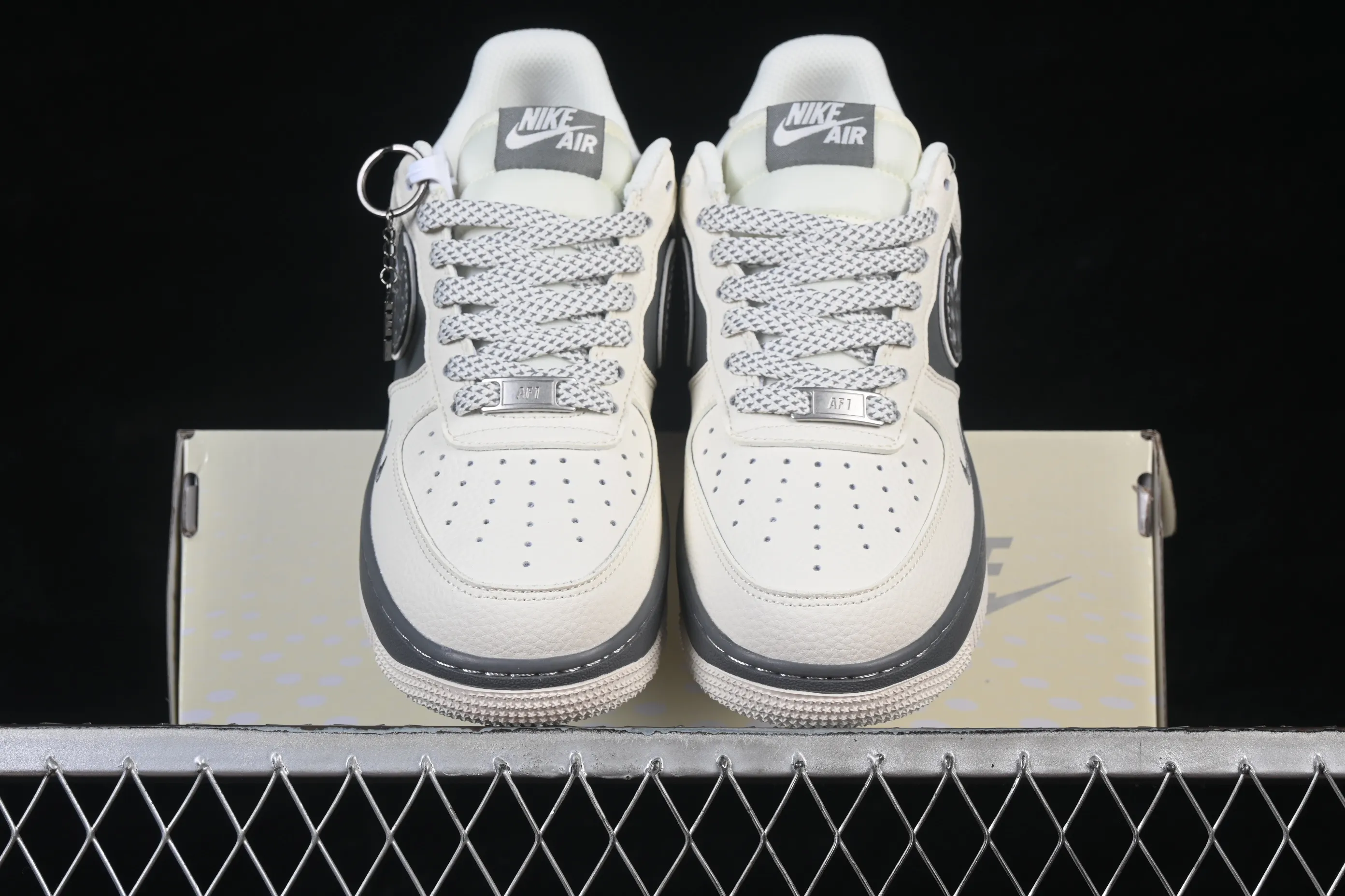 All categories Nk Air Force 1 Air Force series Nk Air Force 1 Low Air Force low-top Nike Air Force 1'07 Low off-white and dark gray Air Force 1 low-top casual sneakers SM6668-107